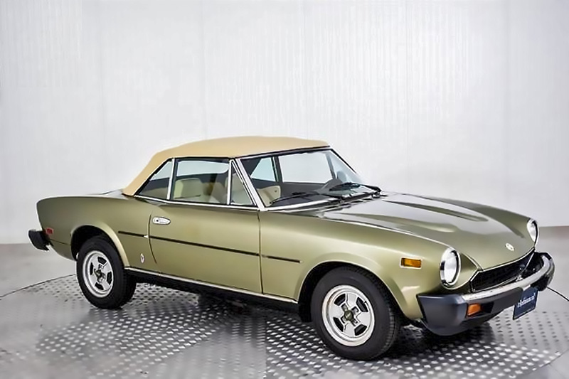 nevezo_Hanga peter_Fiat Spider_