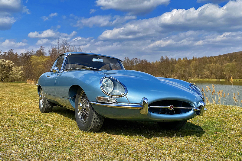 nevezo_Vegh Zoltan_ Jaguar E type