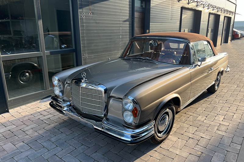 nevezo_siket zoli w111